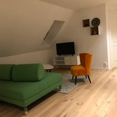 4 Kong Oscars Gate Apartment *